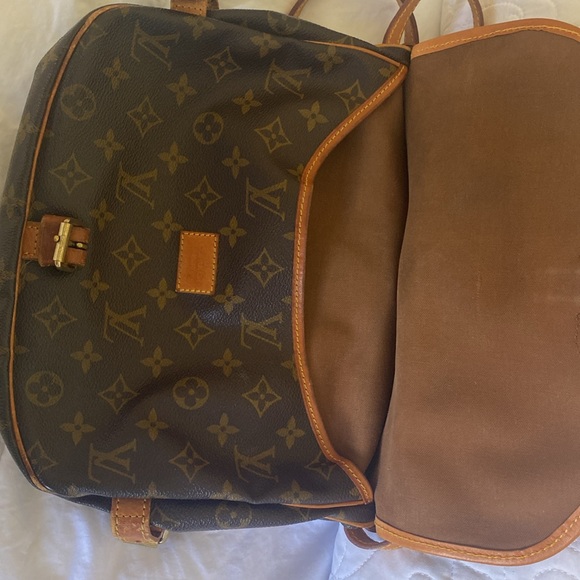 100% Authentic LOUIS VUITTON Saumur 30 Monogram Shoulder Bag. - Picture 12 of 16